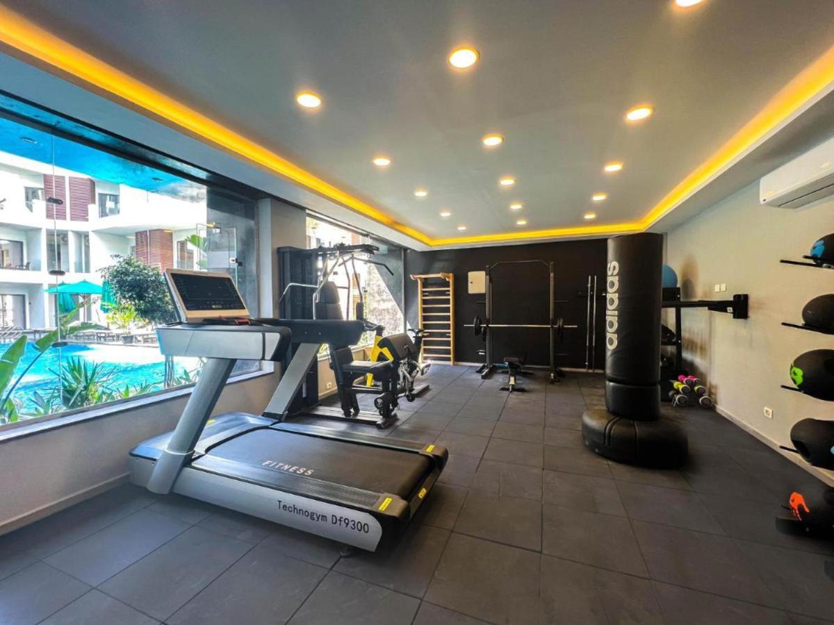 Stunning 3 Bedroom In Apartament *